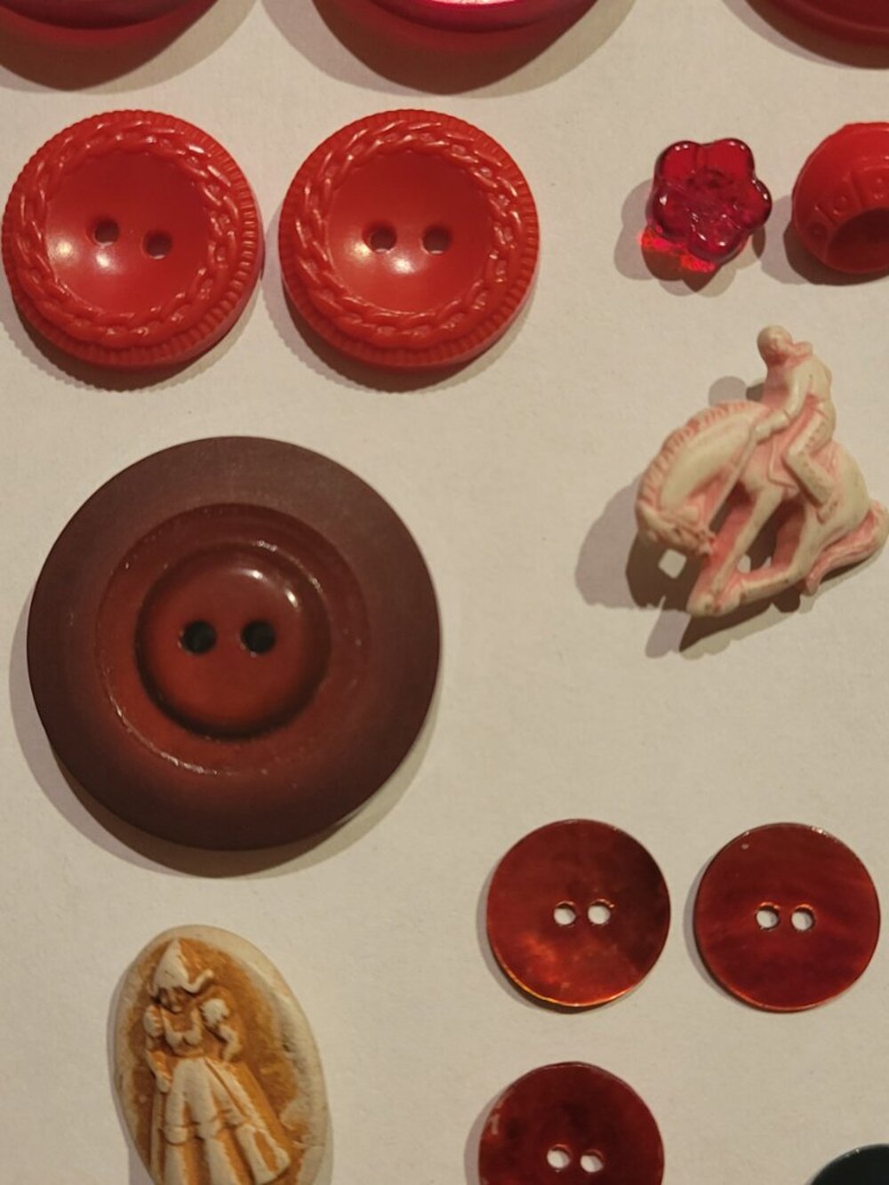 Lot of Assorted Vintage Buttons - Picture 9 of 9